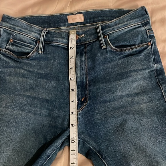 COPY - MOTHER The Dazzler Ankle Straight-Leg Jeans in Sweet and Sassy (27) - Picture 9 of 11